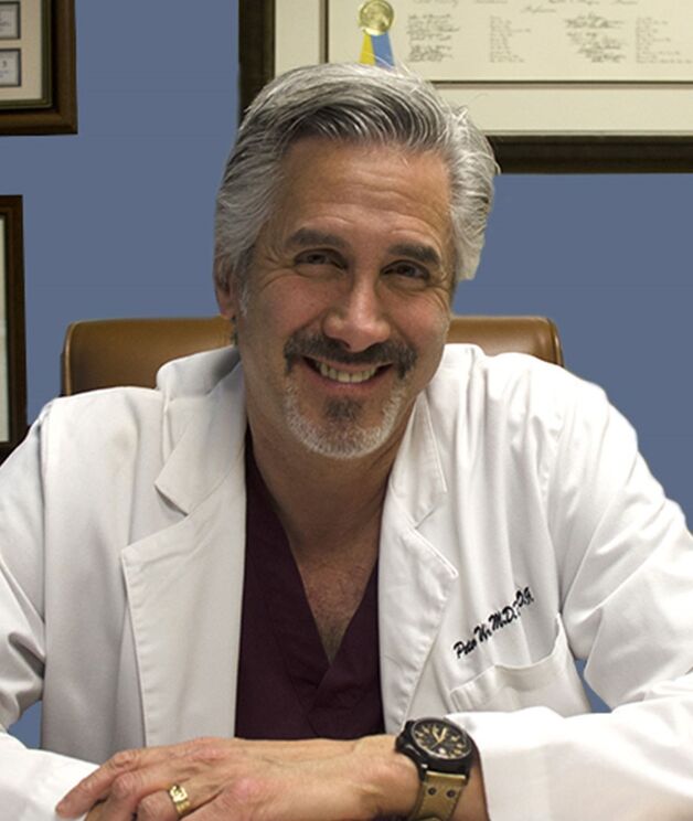 Médico flebólogo Carlos Fuentez